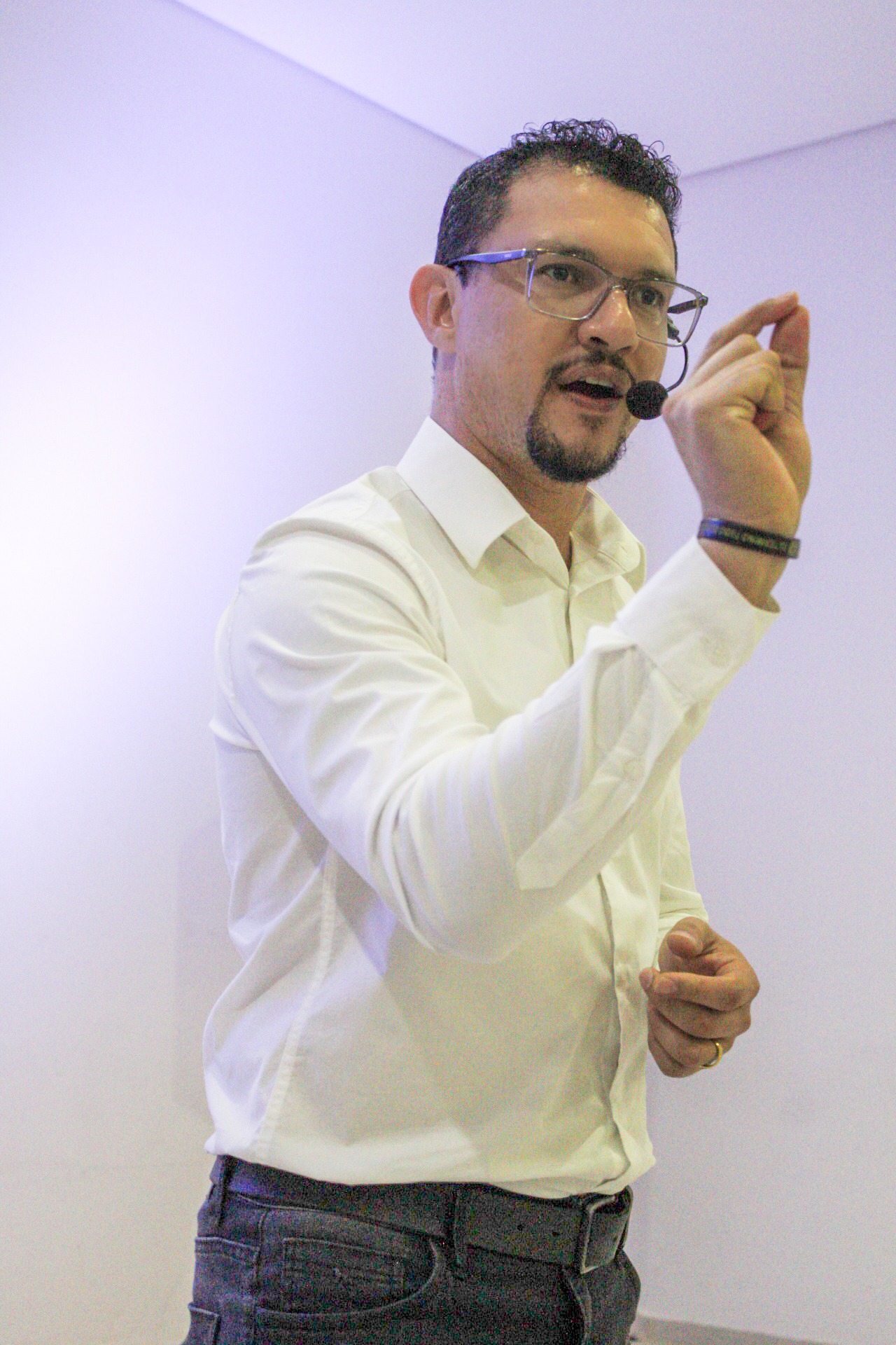 Leonardo Lima durante uma apresentação